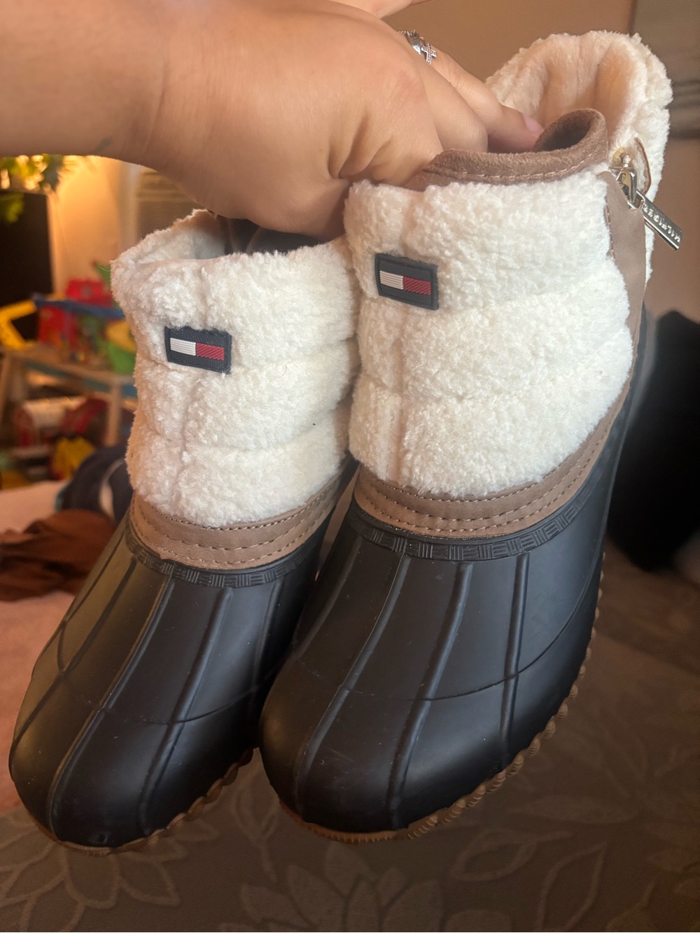 Tommy Hilfiger Women's Roana Snow Boot